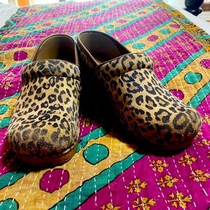 Dansko clogs in Suede Leopard print size 39